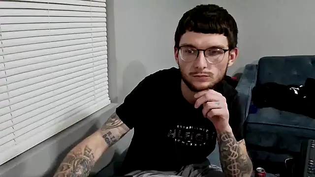 Snapshot of hungkubenski chatting on November 29, 4:15 am hungkubenski online show from November 29, 4:15 am