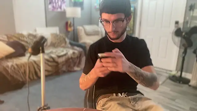 Snapshot of hungkubenski chatting on December 15, 7:12 am hungkubenski online show from December 15, 7:12 am