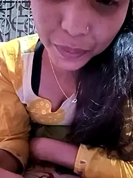 Snapshot of Aruyeshi- chatting on March 7, 7:52 am Aruyeshi- online show from March 7, 7:52 am