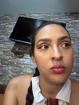 Snapshot of twohornys chatting on October 18, 10:43 pm twohornys online show from October 18, 10:43 pm