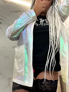 HaileyDiana online show from October 1, 8:37 pm