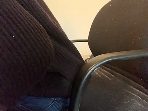 Snapshot of KendrickJiz chatting on December 21, 2:02 pm KendrickJiz online show from December 21, 2:02 pm