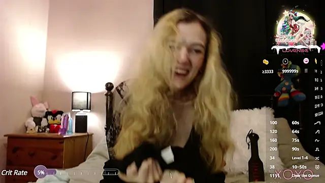 Snapshot of EllieeRose chatting on December 21, 6:44 pm EllieeRose online show from December 21, 6:44 pm