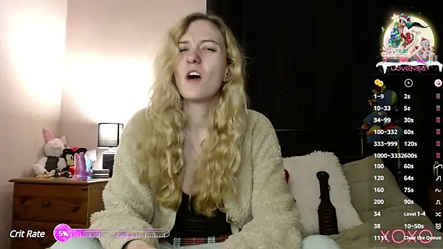 Snapshot of EllieeRose chatting on January 6, 2:36 pm EllieeRose online show from January 6, 2:36 pm