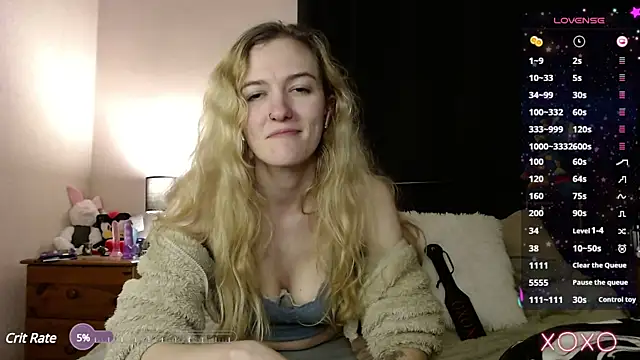 Snapshot of EllieeRose chatting on January 19, 3:50 am EllieeRose online show from January 19, 3:50 am