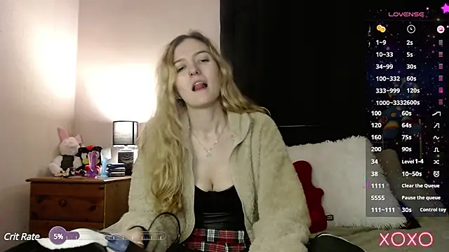 Snapshot of EllieeRose chatting on January 24, 12:20 am EllieeRose online show from January 24, 12:20 am