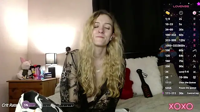 Snapshot of EllieeRose chatting on February 2, 9:08 am EllieeRose online show from February 2, 9:08 am