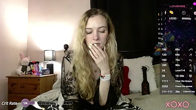 Snapshot of EllieeRose chatting on February 4, 4:29 pm EllieeRose online show from February 4, 4:29 pm