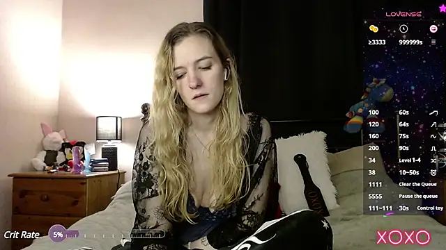 Snapshot of EllieeRose chatting on February 6, 1:05 am EllieeRose online show from February 6, 1:05 am