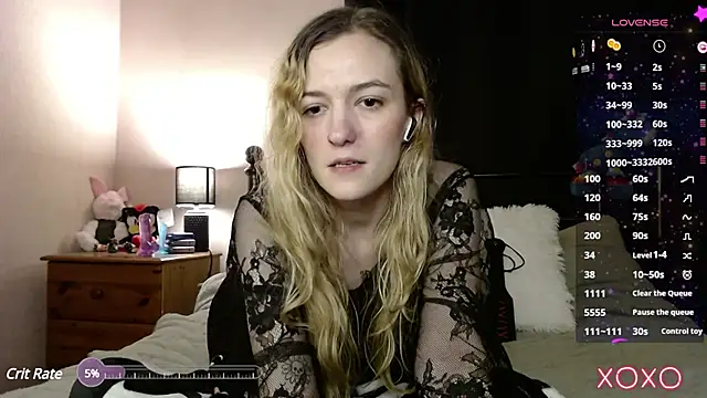 Snapshot of EllieeRose chatting on February 11, 8:10 pm EllieeRose online show from February 11, 8:10 pm