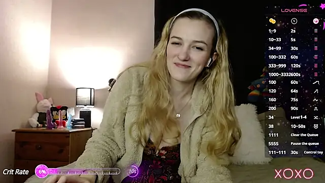 Snapshot of EllieeRose chatting on February 17, 6:04 pm EllieeRose online show from February 17, 6:04 pm