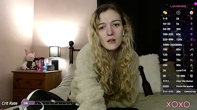 Snapshot of EllieeRose chatting on February 23, 8:17 am EllieeRose online show from February 23, 8:17 am