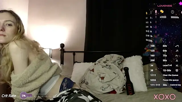 Snapshot of EllieeRose chatting on February 24, 11:43 am EllieeRose online show from February 24, 11:43 am