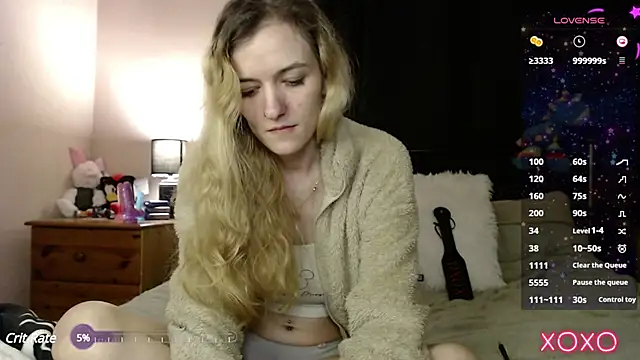 Snapshot of EllieeRose chatting on March 3, 9:33 am EllieeRose online show from March 3, 9:33 am