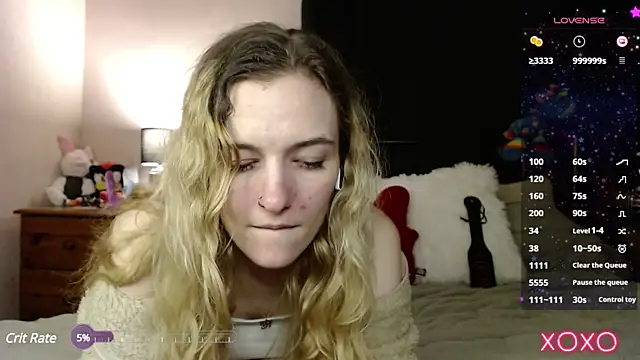 Snapshot of EllieeRose chatting on March 8, 8:25 pm EllieeRose online show from March 8, 8:25 pm