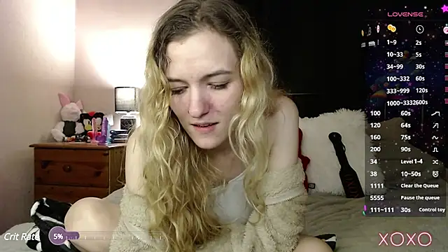Snapshot of EllieeRose chatting on March 8, 11:28 pm EllieeRose online show from March 8, 11:28 pm