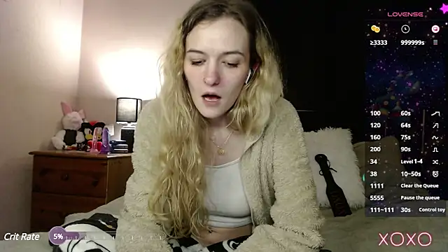 Snapshot of EllieeRose chatting on March 18, 6:03 am EllieeRose online show from March 18, 6:03 am