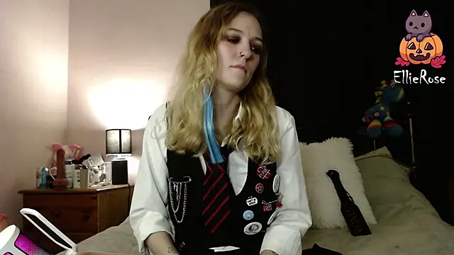 Snapshot of EllieeRose chatting on October 11, 11:36 pm EllieeRose online show from October 11, 11:36 pm