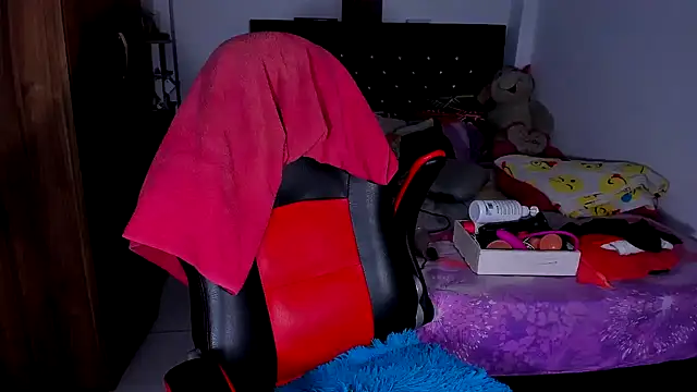 kerlysmith 24 online show from February 17, 8:36 pm