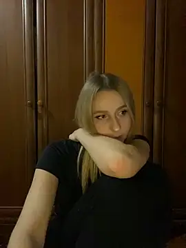 Snapshot of Ameli_Li chatting on December 7, 2:42 am Ameli Li online show from December 7, 2:42 am