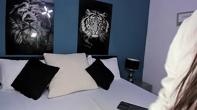 Snapshot of Liana_Bernocchi chatting on March 6, 8:27 pm Liana Bernocchi online show from March 6, 8:27 pm