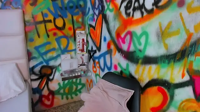 Snapshot of Liana_Bernocchi chatting on September 12, 8:20 pm Liana Bernocchi online show from September 12, 8:20 pm