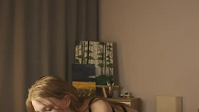 AliceLebel online show from April 18, 4:00 pm