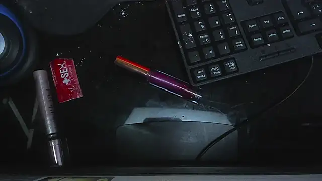 Snapshot of MaddyHudson chatting on December 7, 9:17 am MaddyHudson online show from December 7, 9:17 am