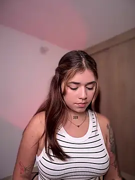 Snapshot of JoselinFlower_ chatting on December 22, 2:06 am JoselinFlower  online show from December 22, 2:06 am