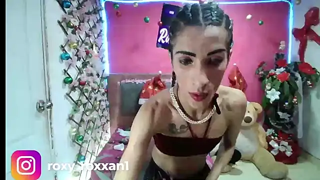Snapshot of roxy_roxxan chatting on December 1, 4:29 pm roxy roxxan online show from December 1, 4:29 pm