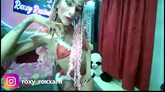 Snapshot of roxy_roxxan chatting on December 7, 11:56 pm roxy roxxan online show from December 7, 11:56 pm