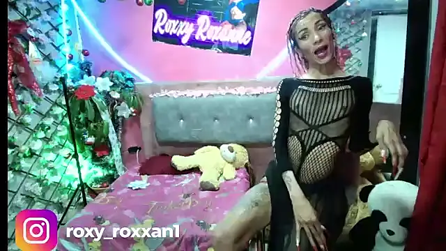 Snapshot of roxy_roxxan chatting on December 10, 2:05 am roxy roxxan online show from December 10, 2:05 am