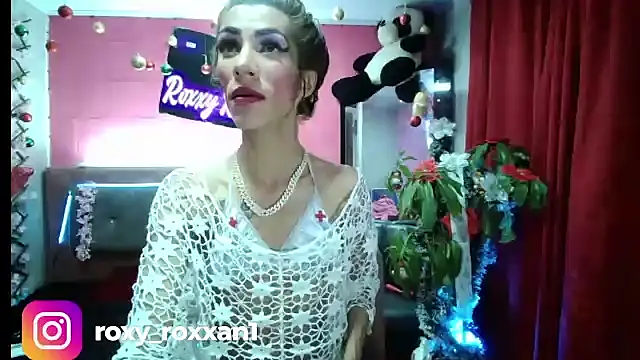 Snapshot of roxy_roxxan chatting on December 30, 3:25 am roxy roxxan online show from December 30, 3:25 am