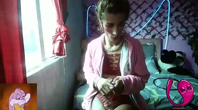 Snapshot of roxy_roxxan chatting on January 24, 6:25 pm roxy roxxan online show from January 24, 6:25 pm
