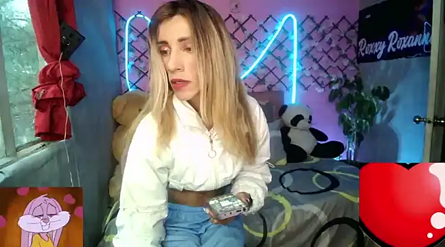 Snapshot of roxy_roxxan chatting on January 24, 10:51 pm roxy roxxan online show from January 24, 10:51 pm