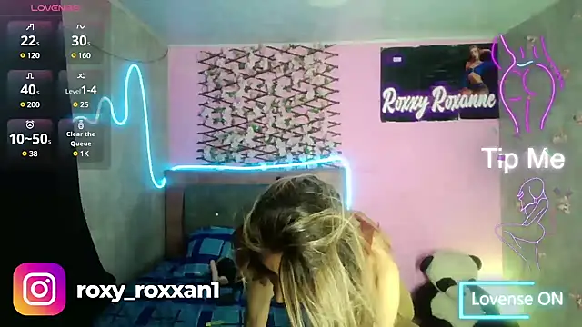 Snapshot of roxy_roxxan chatting on February 8, 1:32 am roxy roxxan online show from February 8, 1:32 am