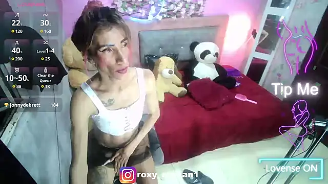 Snapshot of roxy_roxxan chatting on March 1, 2:26 am roxy roxxan online show from March 1, 2:26 am