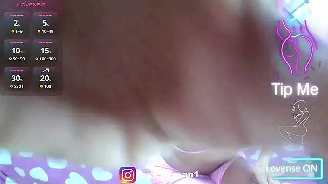 Snapshot of roxy_roxxan chatting on March 8, 11:49 pm roxy roxxan online show from March 8, 11:49 pm