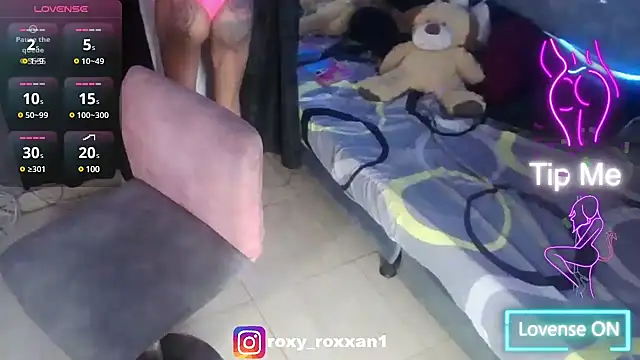 Snapshot of roxy_roxxan chatting on March 17, 1:18 pm roxy roxxan online show from March 17, 1:18 pm