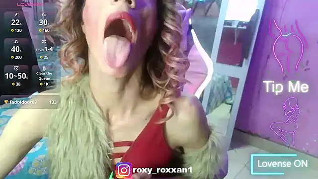 Snapshot of roxy_roxxan chatting on March 23, 3:21 am roxy roxxan online show from March 23, 3:21 am