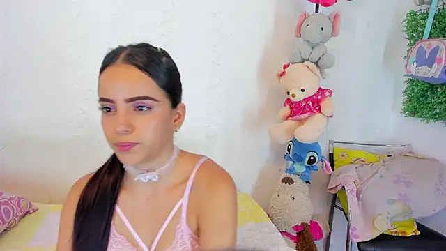 Snapshot of emilyclay_1 chatting on October 29, 9:05 pm emilyclay 1 online show from October 29, 9:05 pm