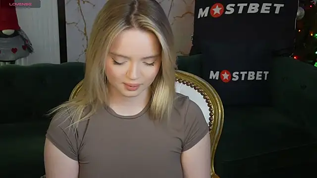 Snapshot of Cassy-Celestial_ chatting on December 19, 3:18 am Cassy-Celestial online show from December 19, 3:18 am