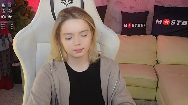 Snapshot of Cassy-Celestial_ chatting on December 22, 12:07 am Cassy-Celestial online show from December 22, 12:07 am