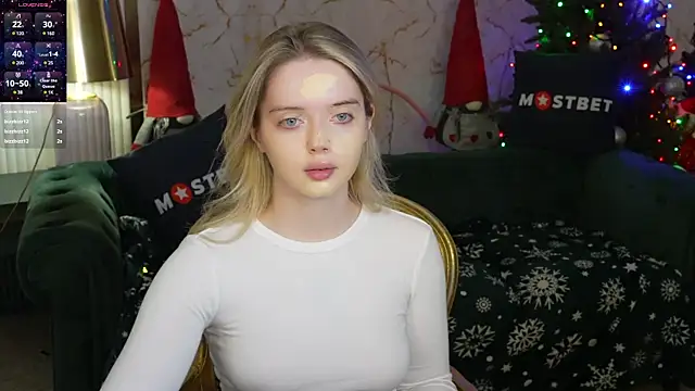 Snapshot of Cassy-Celestial_ chatting on December 22, 11:52 pm Cassy-Celestial online show from December 22, 11:52 pm