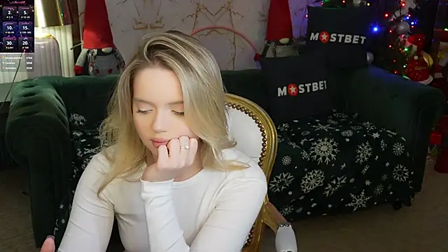 Snapshot of Cassy-Celestial_ chatting on December 23, 6:11 am Cassy-Celestial online show from December 23, 6:11 am