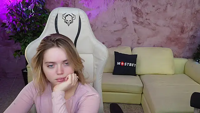 Snapshot of Cassy-Celestial_ chatting on January 11, 11:46 pm Cassy-Celestial online show from January 11, 11:46 pm