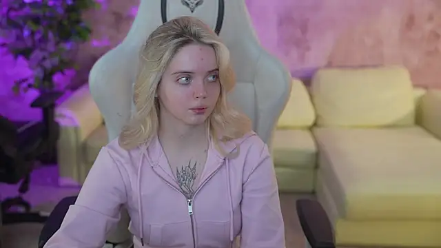 Snapshot of Cassy-Celestial_ chatting on February 2, 11:53 pm Cassy-Celestial online show from February 2, 11:53 pm