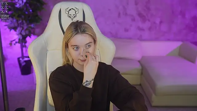 Snapshot of Cassy-Celestial_ chatting on March 14, 11:53 pm Cassy-Celestial online show from March 14, 11:53 pm