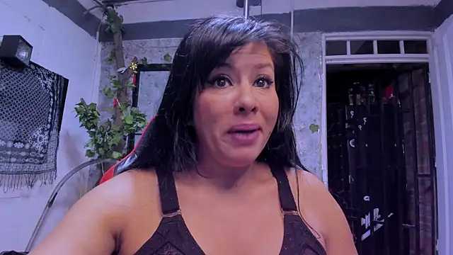 Snapshot of Erlinda-engel chatting on January 22, 11:56 am Erlinda-engel online show from January 22, 11:56 am