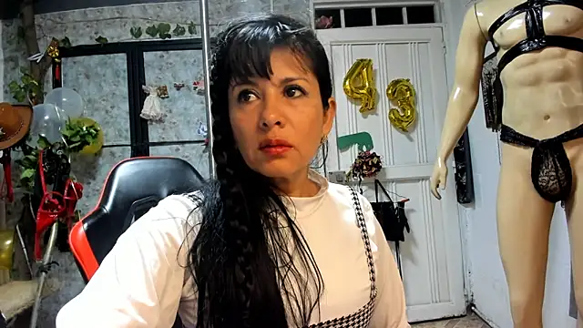 Snapshot of Erlinda-engel chatting on March 15, 11:51 am Erlinda-engel online show from March 15, 11:51 am